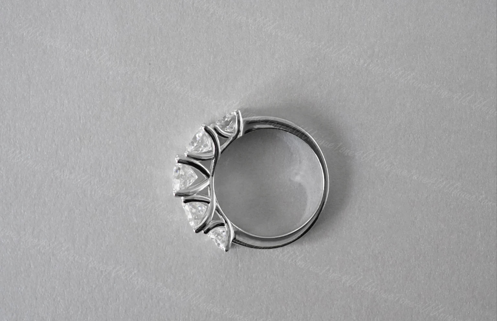 Ring fem stenar