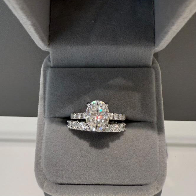 Oval solitaire
