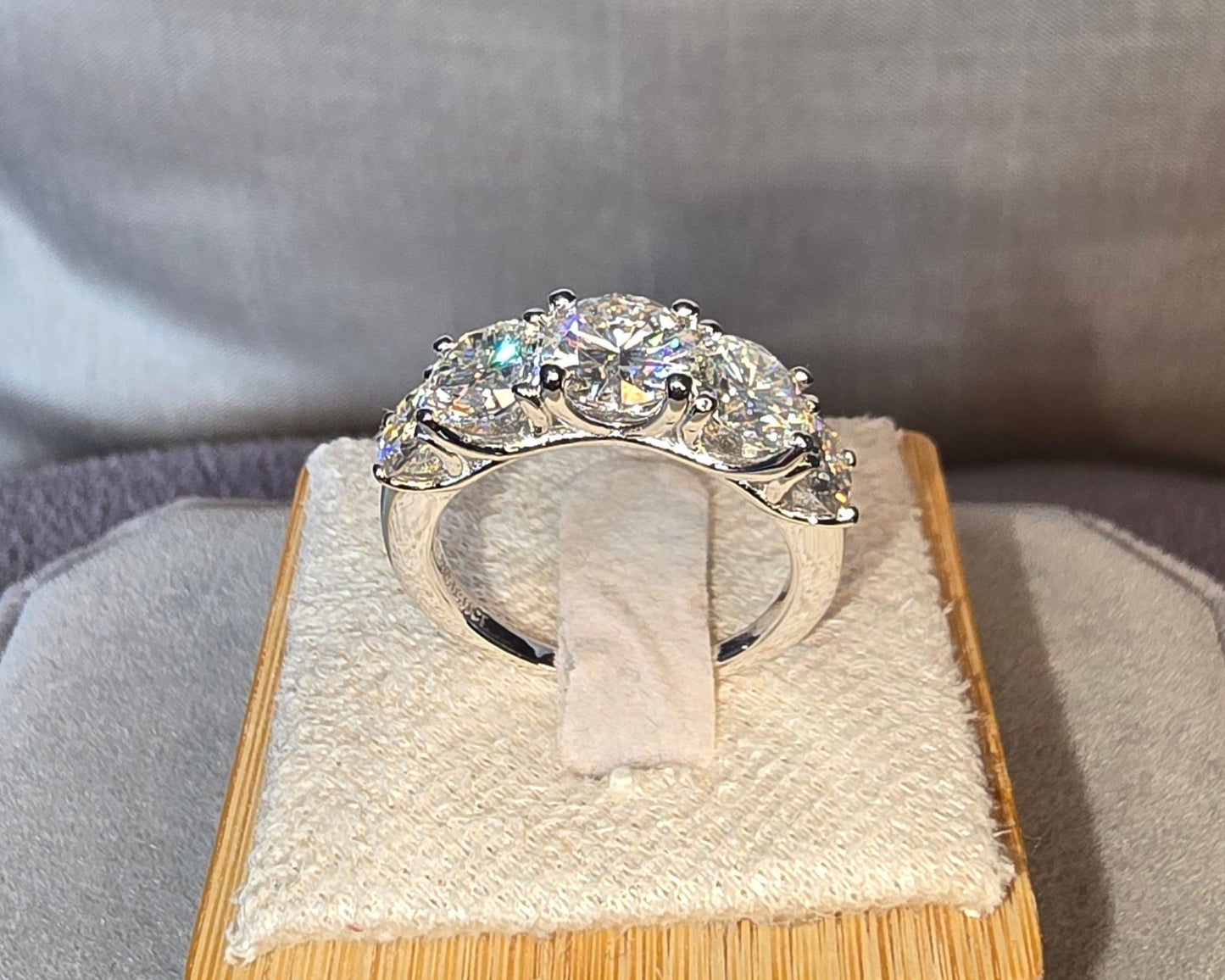 Ring fem stenar
