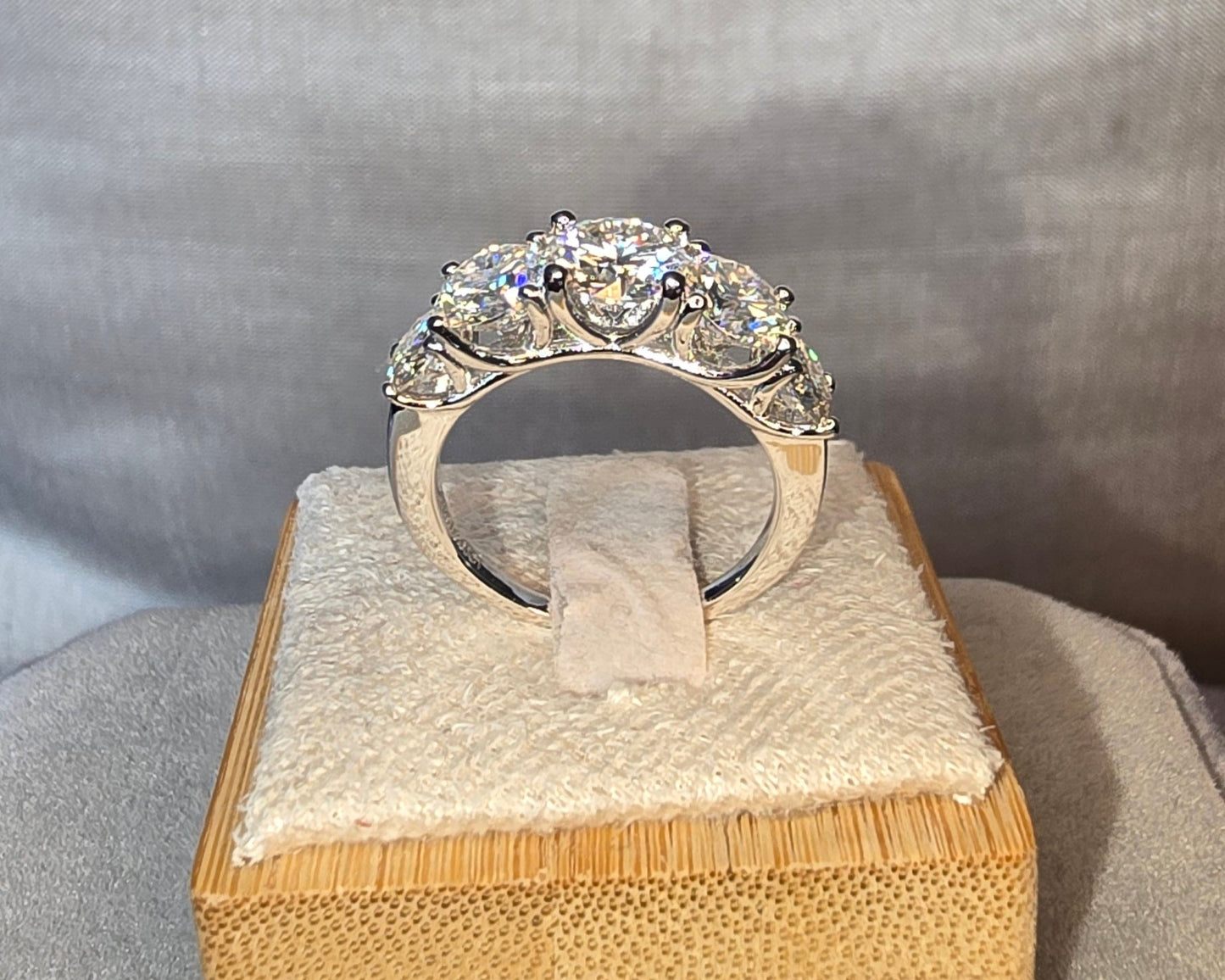 Ring fem stenar