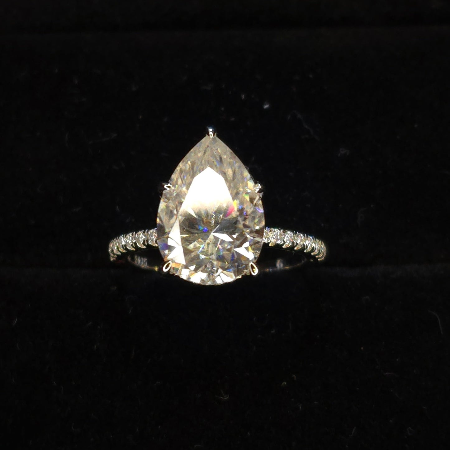 Pear cut ring