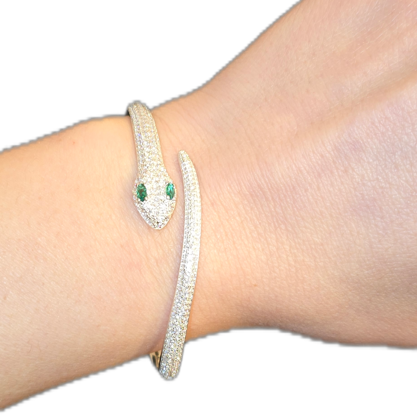 Elegant ormarmband med exklusiv moissanite