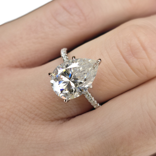 Pear cut ring